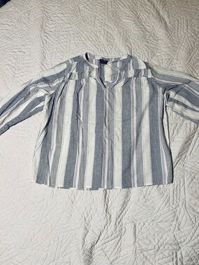 Splendid V-Neck Relaxed Fit Lightweight Blouse